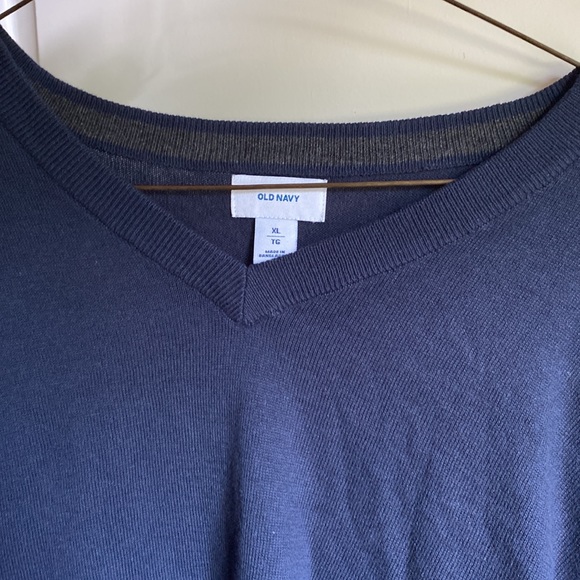 OLD NAVY Men’s Longsleeve V-Neck Knit Shirt - Picture 5 of 5